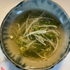 もやしとにらの中華スープ